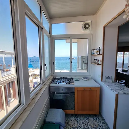 Emilia Mondello Emily Con Vista Sul Mare 팔레르모